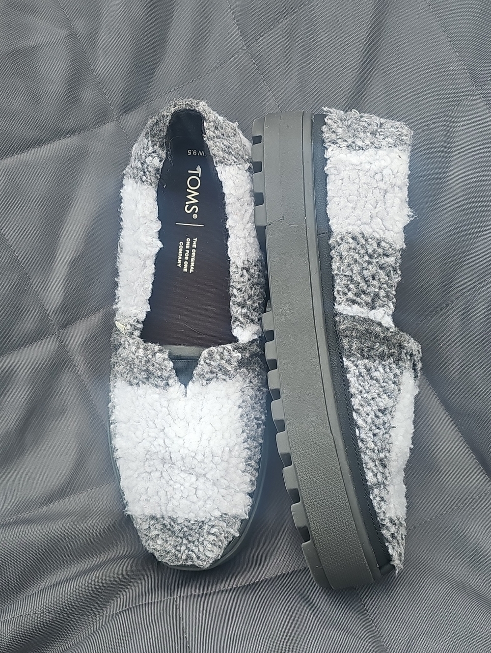 TOMS Sherpa Plaid Fleece Slip-On Chunky Plaide Loafer Winter Fall Outside AF